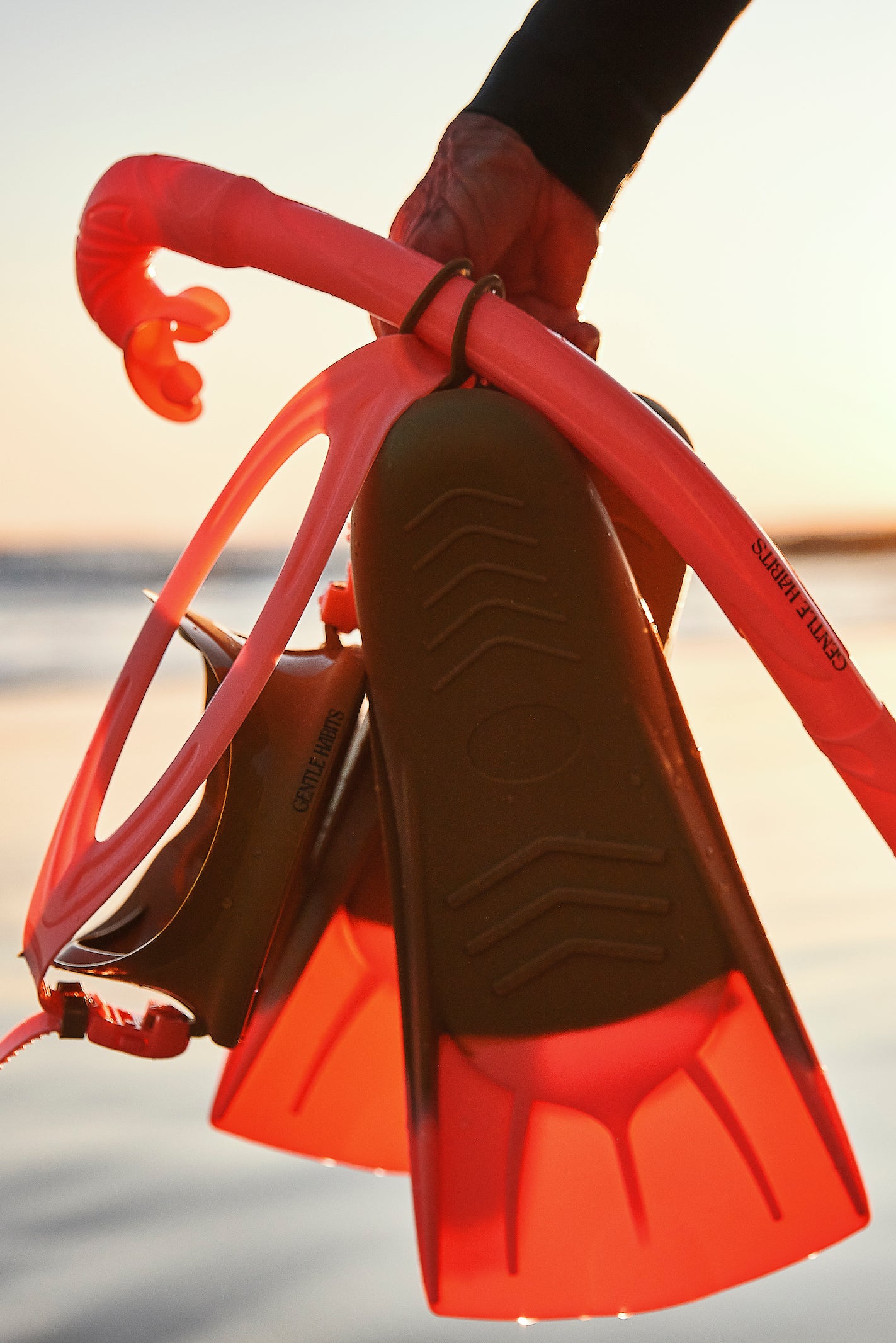 Underwater Fins // Khaki/Neon Pink
