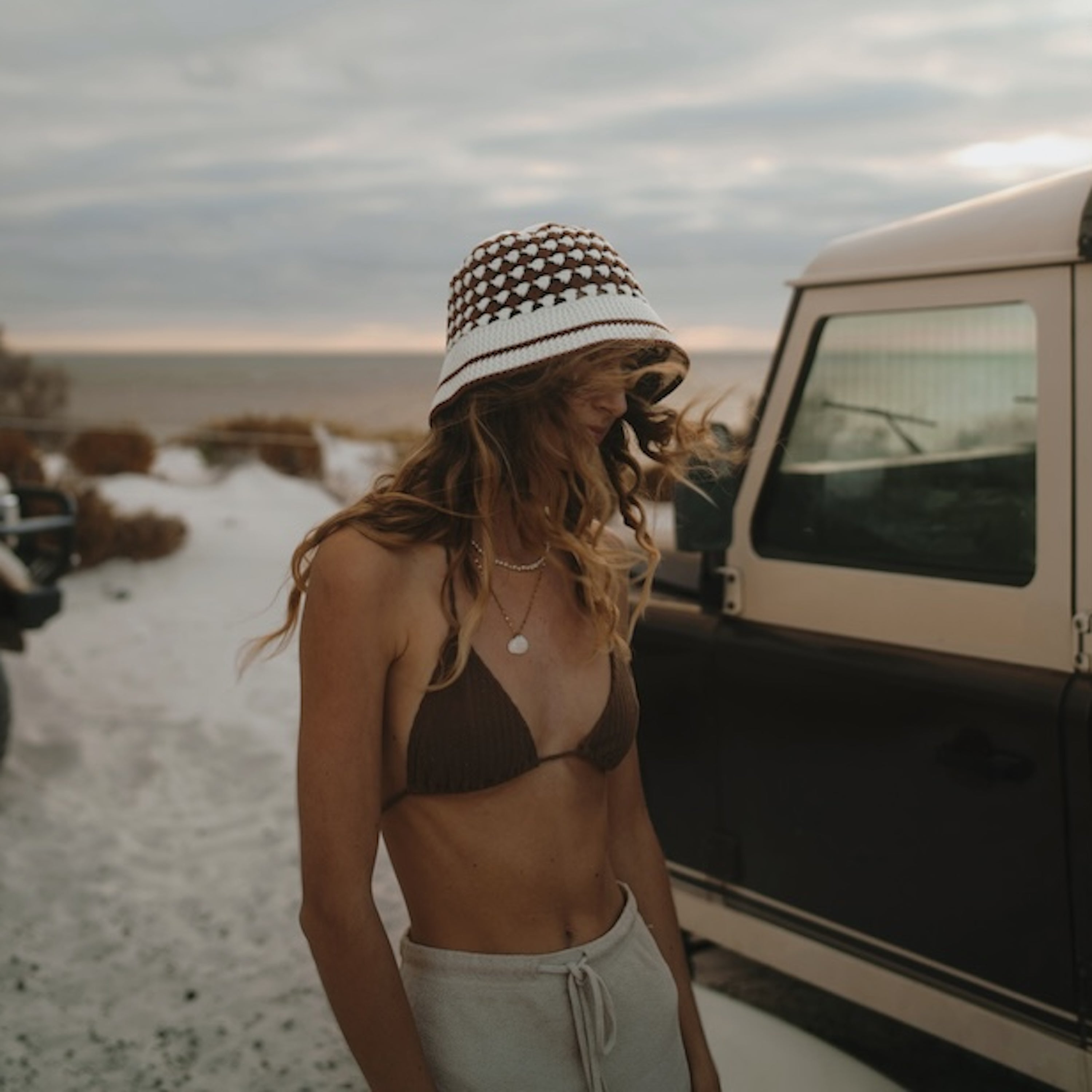 Chelsea Bucket // Brown