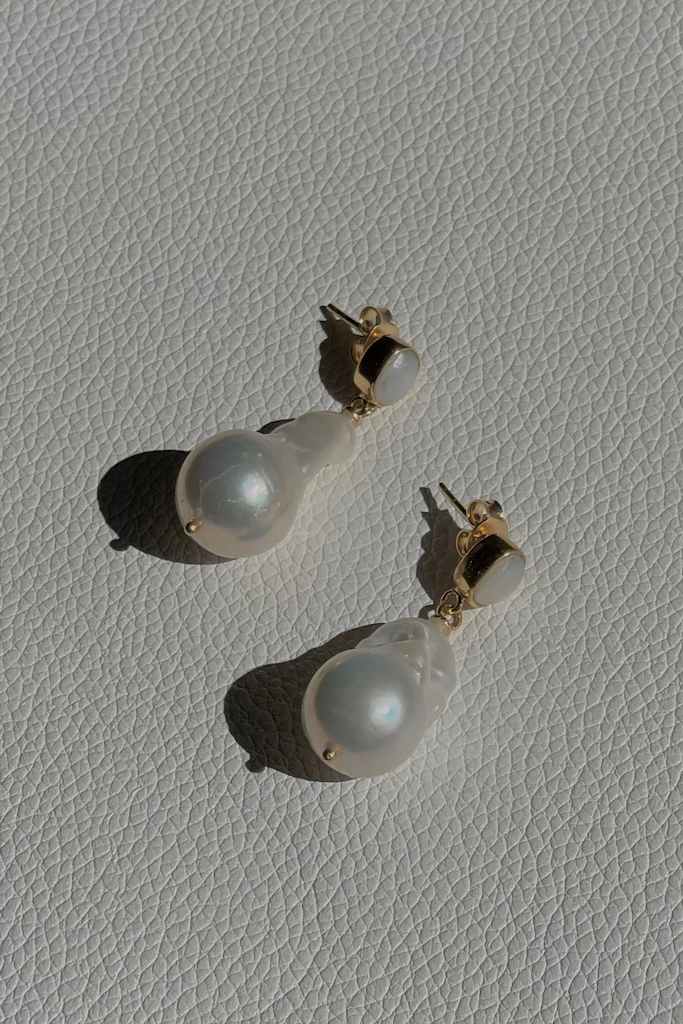 Nora Baroque Pearl Stud // Gold