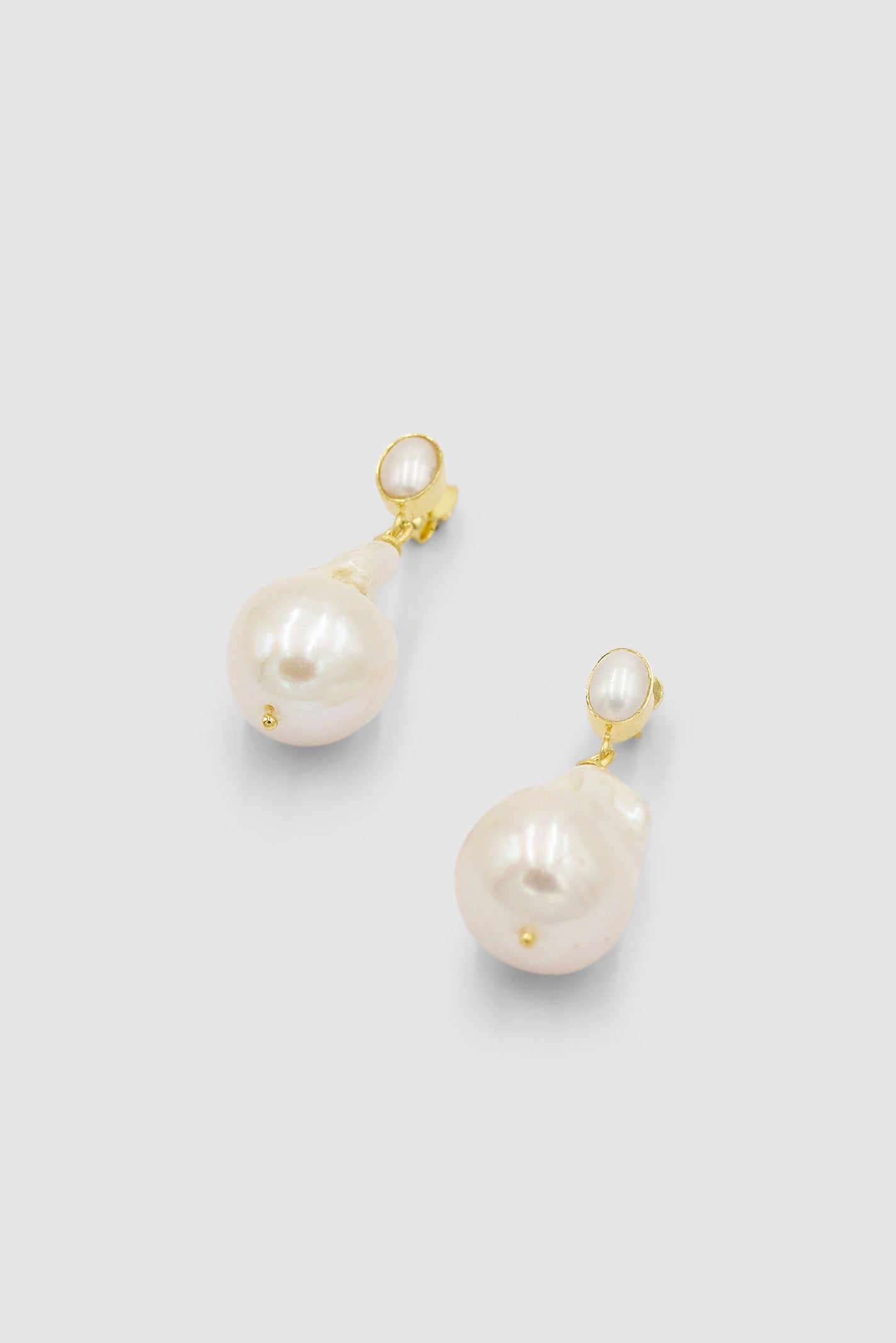 Nora Baroque Pearl Stud // Gold