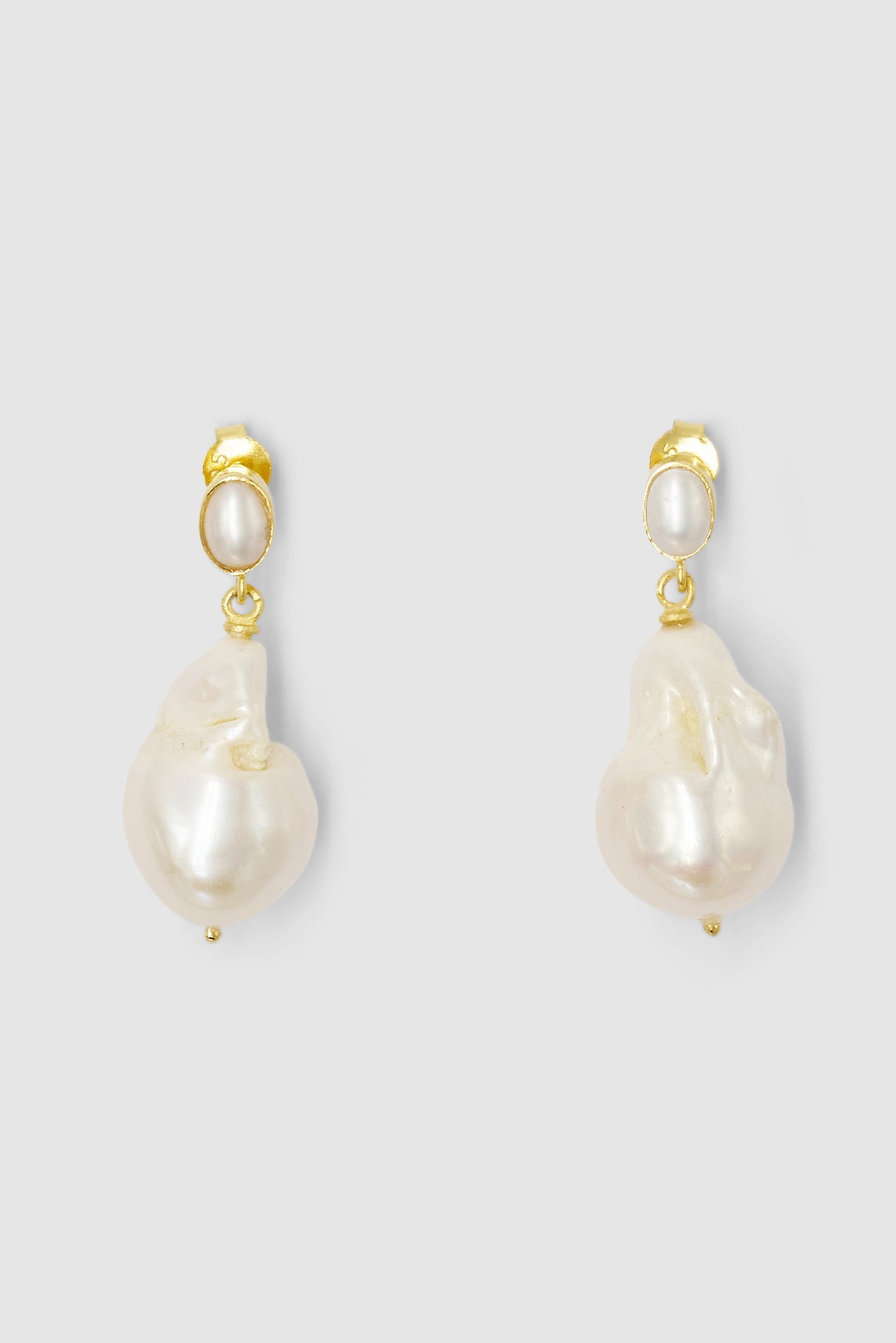 Nora Baroque Pearl Stud // Gold